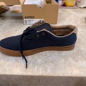 Etnies Navy Canvas Sneaker with Gum Sole